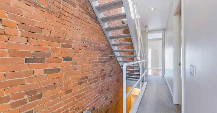 6 Prust Avenue, Toronto, ON, M4L 2M8 - 4