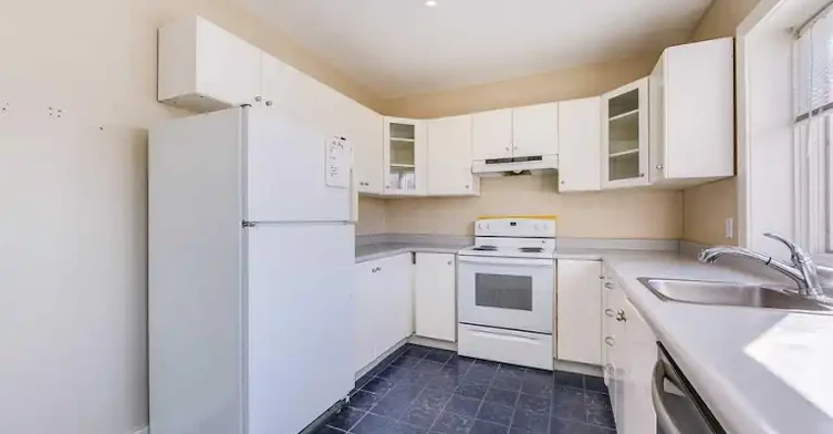 6 Prust Avenue, Toronto, ON, M4L 2M8 - 18