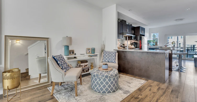 14660 105a Avenue, Surrey, BC, V3R 5X9 - 4