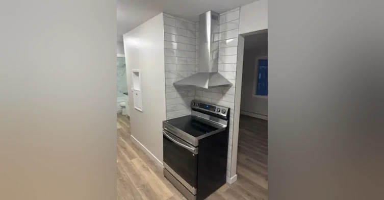 10634 80 Avenue Northwest, Edmonton, AB, T6E 1V5 - 4