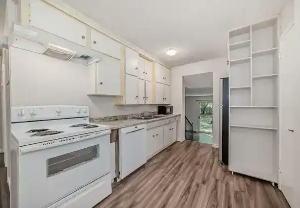 10953 74 Avenue Northwest, Edmonton, AB, T6G 0E5 - 9
