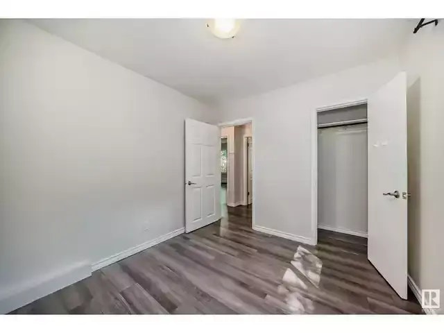 10953 74 Avenue, Edmonton, AB, T6G 0E5 - 4