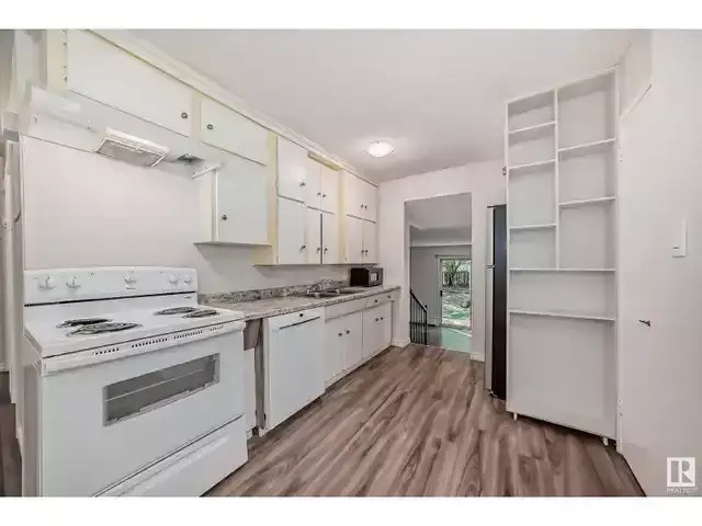 10953 74 Avenue, Edmonton, AB, T6G 0E5 - 9