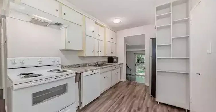 10953 74 Avenue, Edmonton, AB, T6G 0E5 - 9