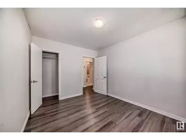 10953 74 Avenue, Edmonton, AB, T6G 0E5 - 5