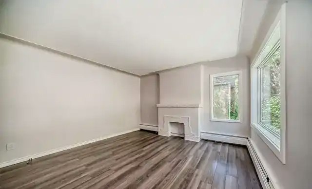 10953 74 Avenue Northwest, Edmonton, AB, T6G 0E5 - 2