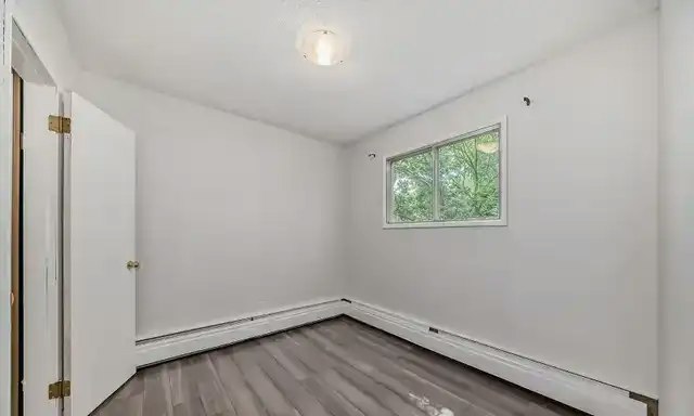 10953 74 Avenue Northwest, Edmonton, AB, T6G 0E5 - 14