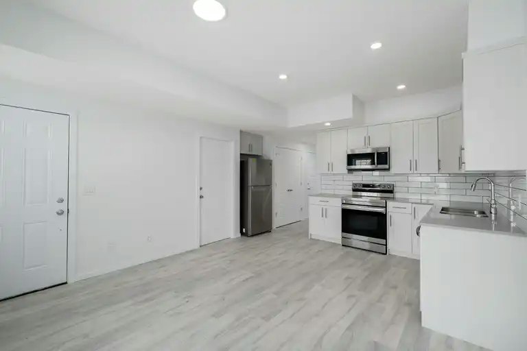 3409 119a Street Southwest, Edmonton, AB, T6W 4V3 - 2