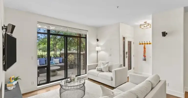 2688 Vine Street, Vancouver, BC, V6K 4T6 - 2