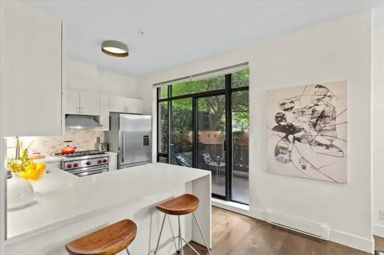 2688 Vine Street, Vancouver, BC, V6K 4T6 - 8