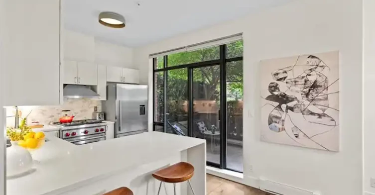 2688 Vine Street, Vancouver, BC, V6K 4T6 - 8