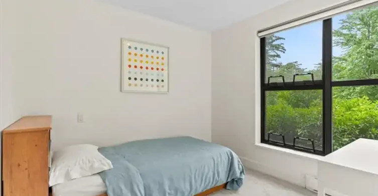 2688 Vine Street, Vancouver, BC, V6K 4T6 - 17