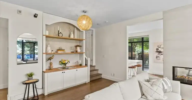 2688 Vine Street, Vancouver, BC, V6K 4T6 - 4