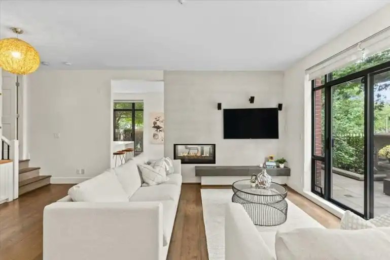 2688 Vine Street, Vancouver, BC, V6K 4T6 - 6