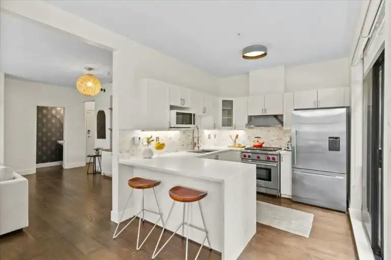 2688 Vine Street, Vancouver, BC, V6K 4T6 - 10