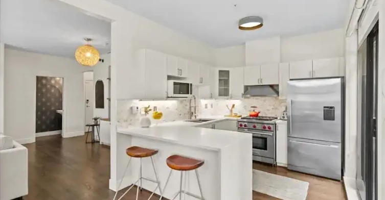2688 Vine Street, Vancouver, BC, V6K 4T6 - 10
