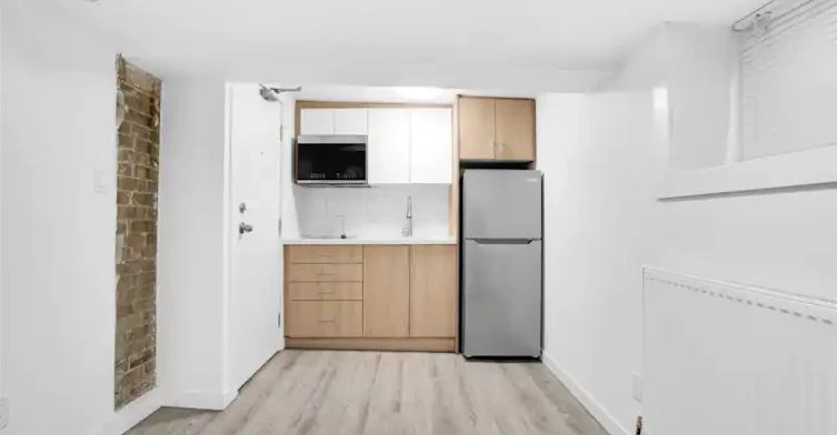 15 Thorburn Avenue, Toronto, ON, M6K 1C4 - 9