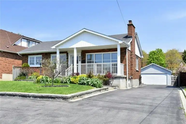 32 Blossom Lane, Hamilton, ON, L9C 2W6