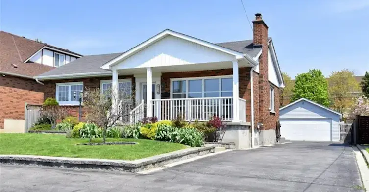 32 Blossom Lane, Hamilton, ON, L9C 2W6