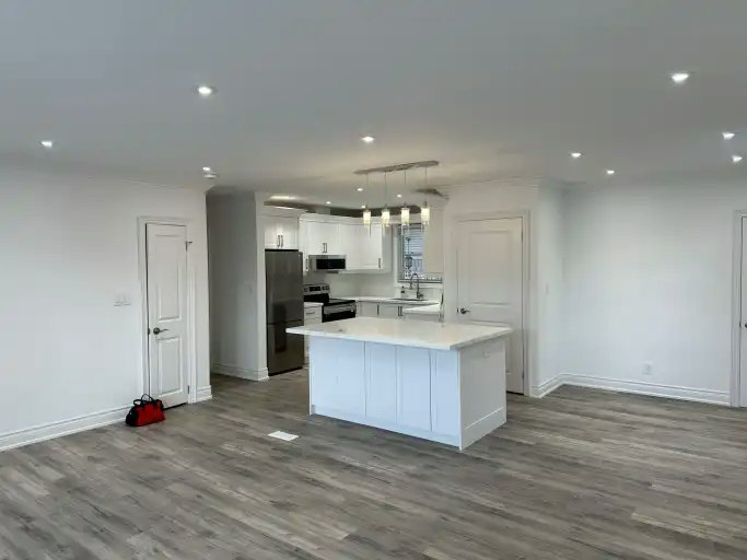 32 Blossom Lane, Hamilton, ON, L9C 2W6 - 3