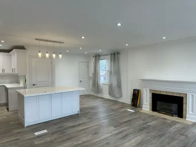 32 Blossom Lane, Hamilton, ON, L9C 2W6 - 2