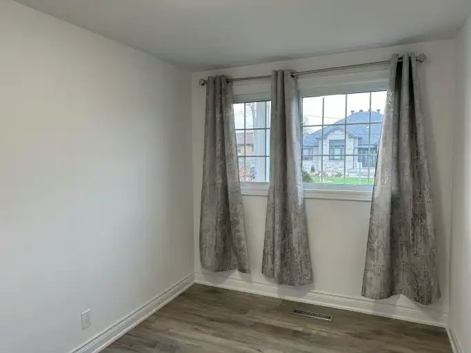 32 Blossom Lane, Hamilton, ON, L9C 2W6 - 8