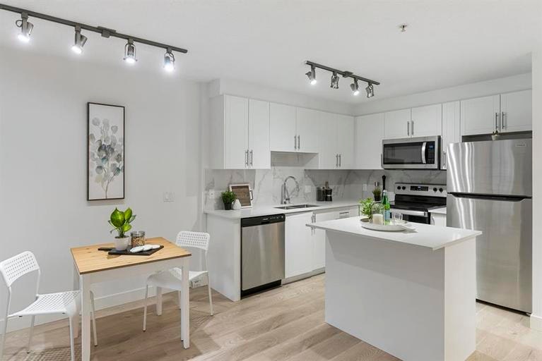 10707 139 Street, Surrey, BC, V3T 0B2 - 10