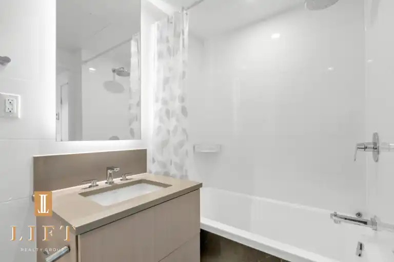 1632 Lions Gate Lane, North Vancouver, BC, V7P 0E2 - 11