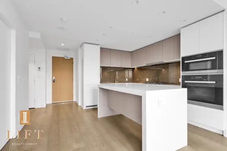 1632 Lions Gate Lane, North Vancouver, BC, V7P 0E2 - 3