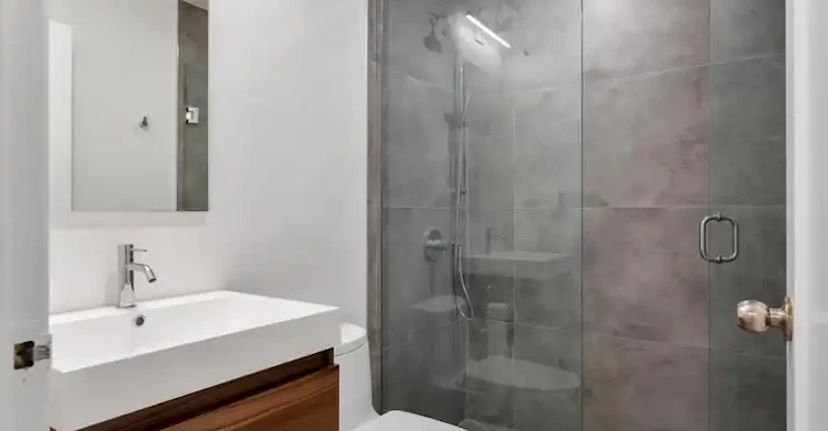 97 Lee Avenue, Toronto, ON, M4E 2P2 - 6