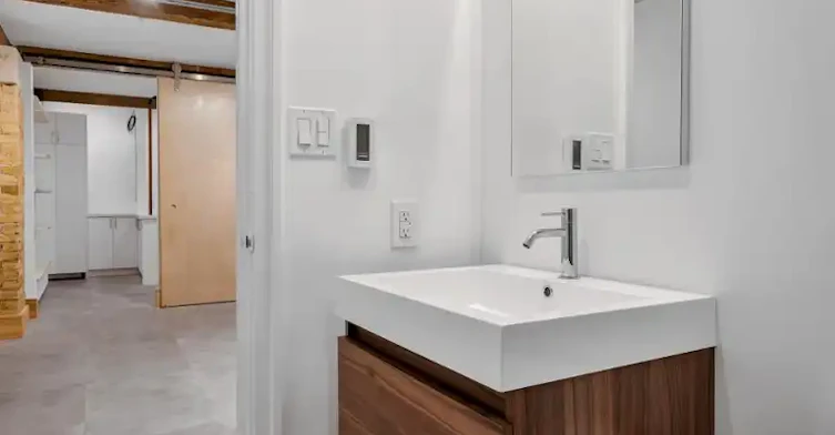 97 Lee Avenue, Toronto, ON, M4E 2P2 - 9