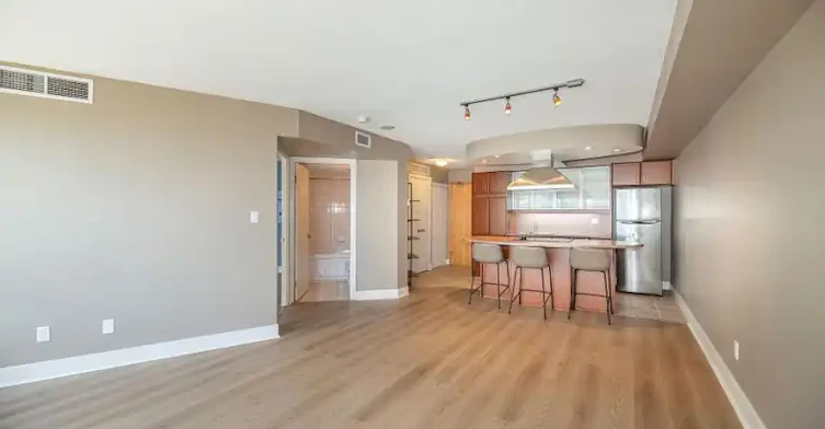 550 Queens Quay West, Toronto, ON, M5V 3M8 - 4