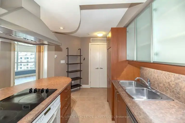 550 Queens Quay West, Toronto, ON, M5V 3M8 - 5