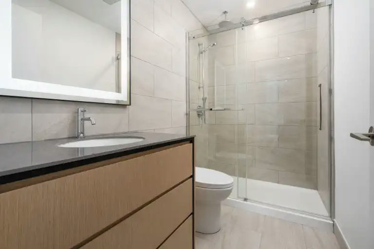 1020 De La Montagne Rue, Montréal, QC, H3G 0H8 - 5