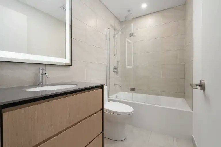 1020 De La Montagne Rue, Montréal, QC, H3G 0H8 - 7