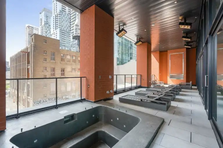 1020 De La Montagne Rue, Montréal, QC, H3G 0H8 - 12
