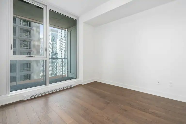 1020 De La Montagne Rue, Montréal, QC, H3G 0H8 - 8