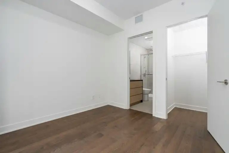 1020 De La Montagne Rue, Montréal, QC, H3G 0H8 - 4