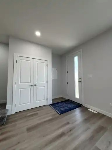 13327 119 Street Northwest, Edmonton, AB, T5E 5M6 4
