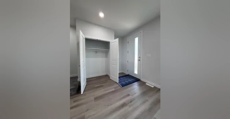13327 119 Street Northwest, Edmonton, AB, T5E 5M6 - 5
