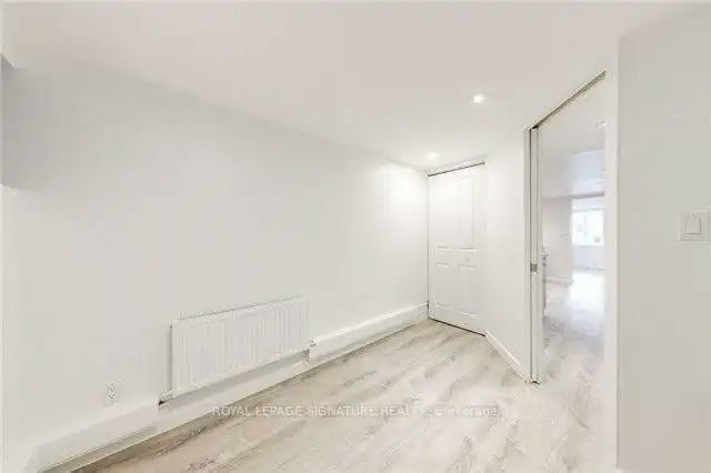 22 Curzon Street, Toronto, ON, M4M 1L4 - 5