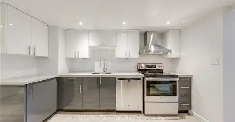 22 Curzon Street, Toronto, ON, M4M 1L4 - 6