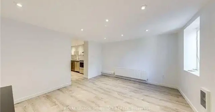 22 Curzon Street, Toronto, ON, M4M 1L4 - 8