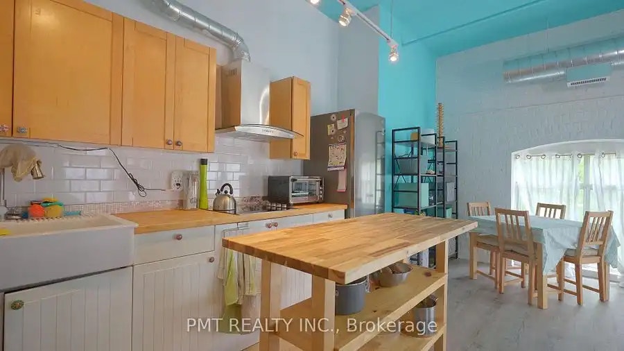 284 Saint Helens Avenue, Toronto, ON, M6H 4A4