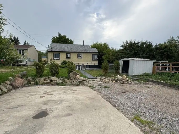 4513 50 Street, Sylvan Lake, AB, T4S 1G9 - 2