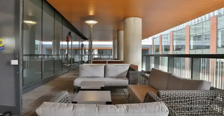 19 Bathurst Street, Toronto, ON, M5V 0N2 - 18