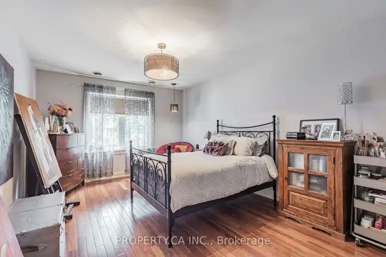 131 Gillard Avenue, Toronto, ON, M4J 4N7 - 6