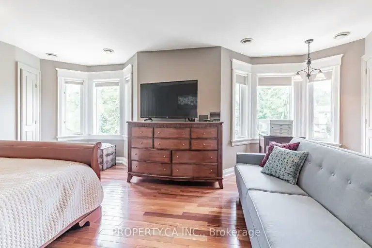 131 Gillard Avenue, Toronto, ON, M4J 4N7 - 8