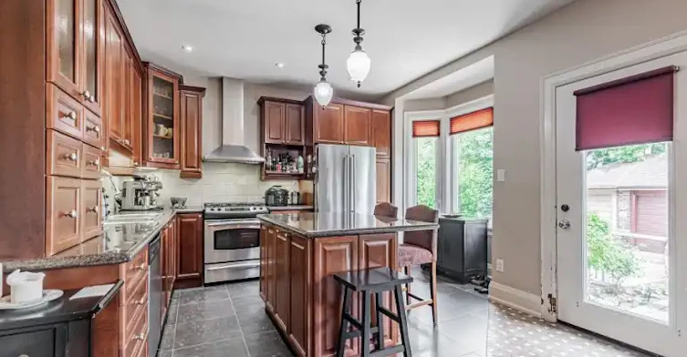 131 Gillard Avenue, Toronto, ON, M4J 4N7 - 18