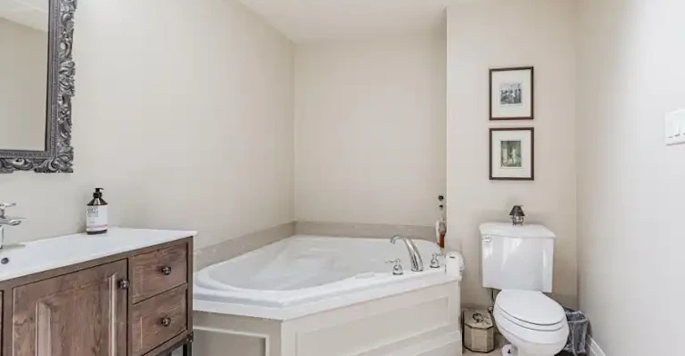 131 Gillard Avenue, Toronto, ON, M4J 4N7 - 15